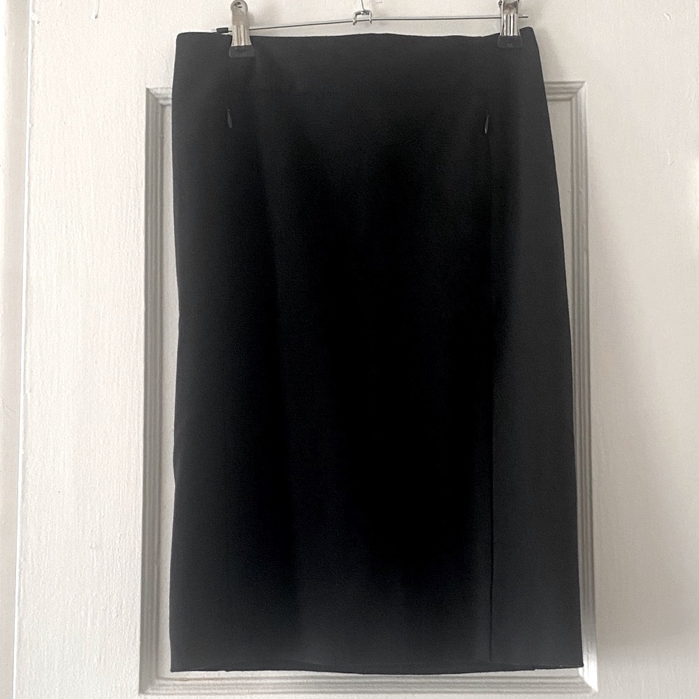 Diane Von Furstenberg Black Size 2 Beautiful Pencil Skirt.